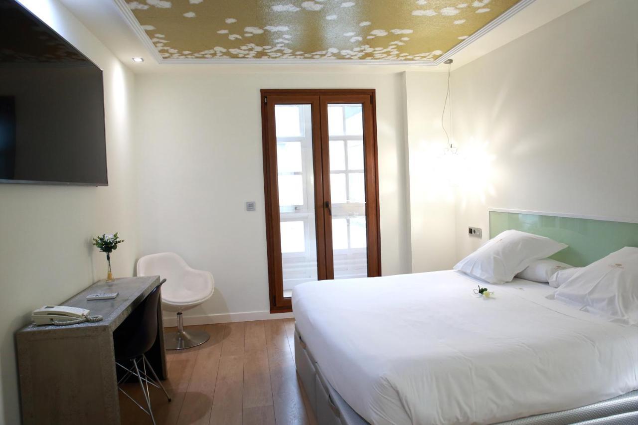 Casas Reais Boutique Hotel ซานติอาโก เด กอมโปสเตลา ภายนอก รูปภาพ